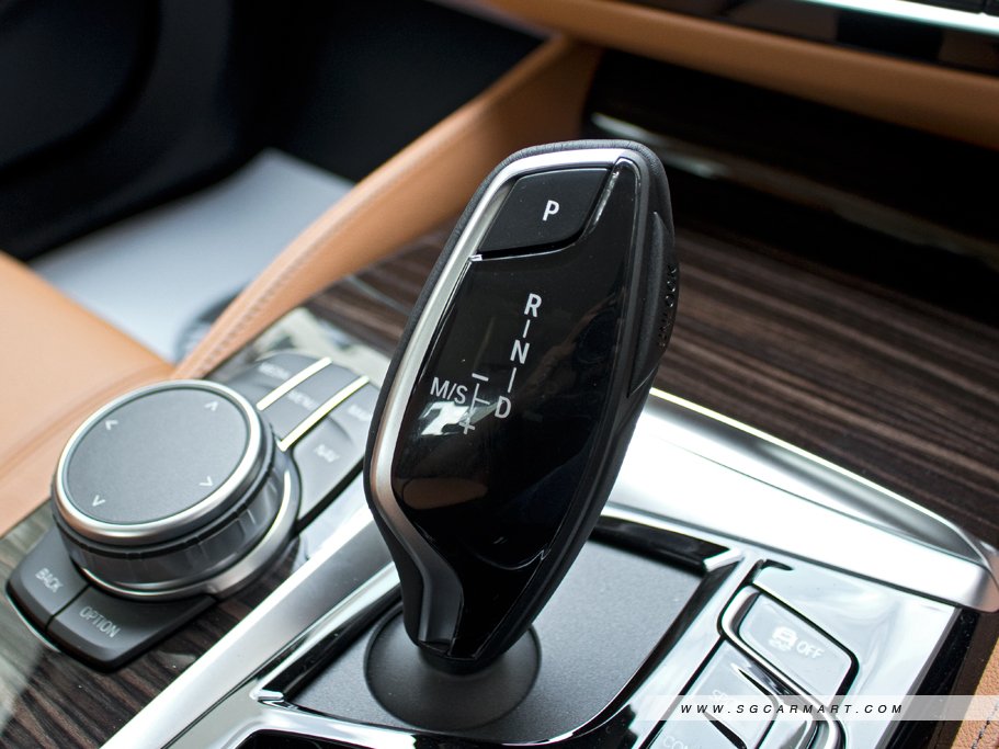 https://i.i-sgcm.com/new_cars/cars/12755/12755_g56