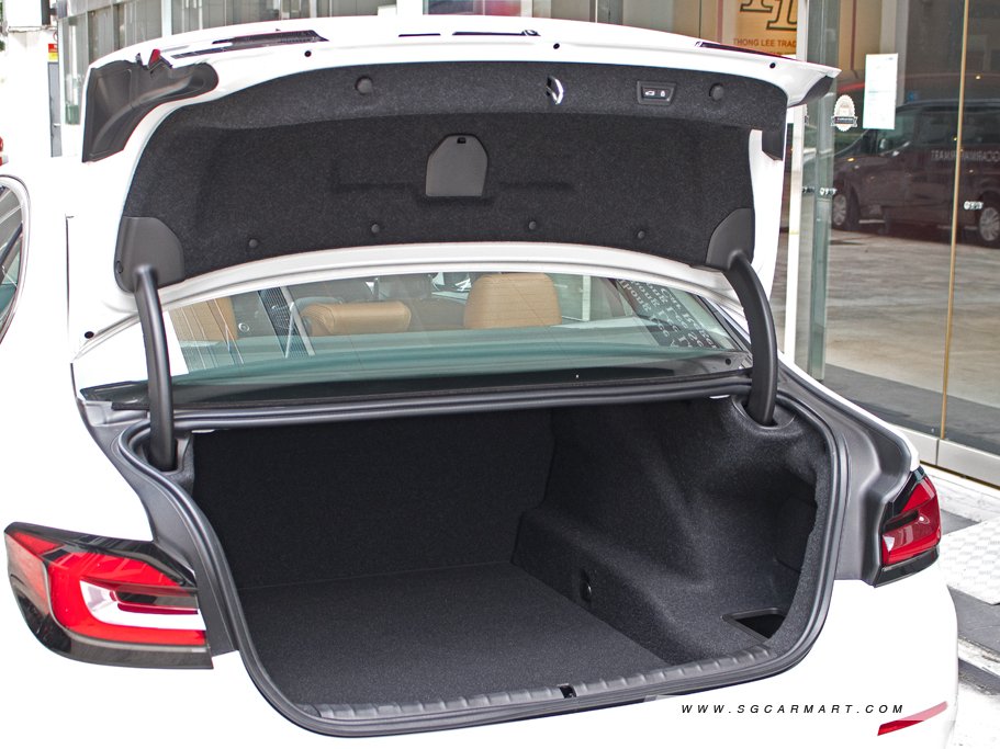 https://i.i-sgcm.com/new_cars/cars/12755/12755_g72