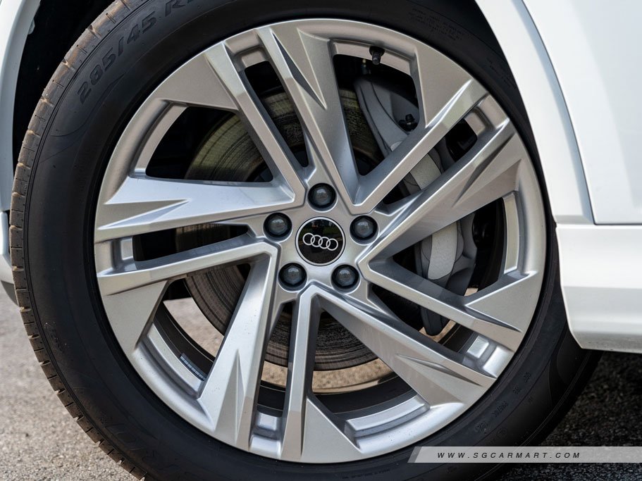 https://i.i-sgcm.com/new_cars/cars/12756/12756_g10