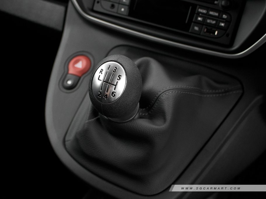 https://i.i-sgcm.com/new_cars/cars/12760/12760_g12