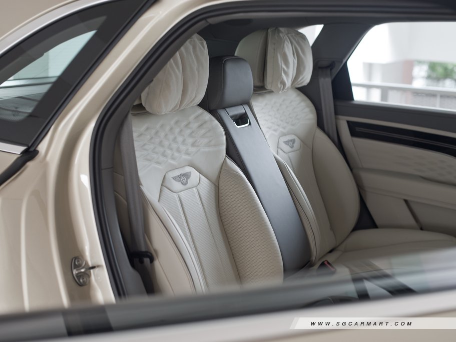 https://i.i-sgcm.com/new_cars/cars/12768/12768_g55