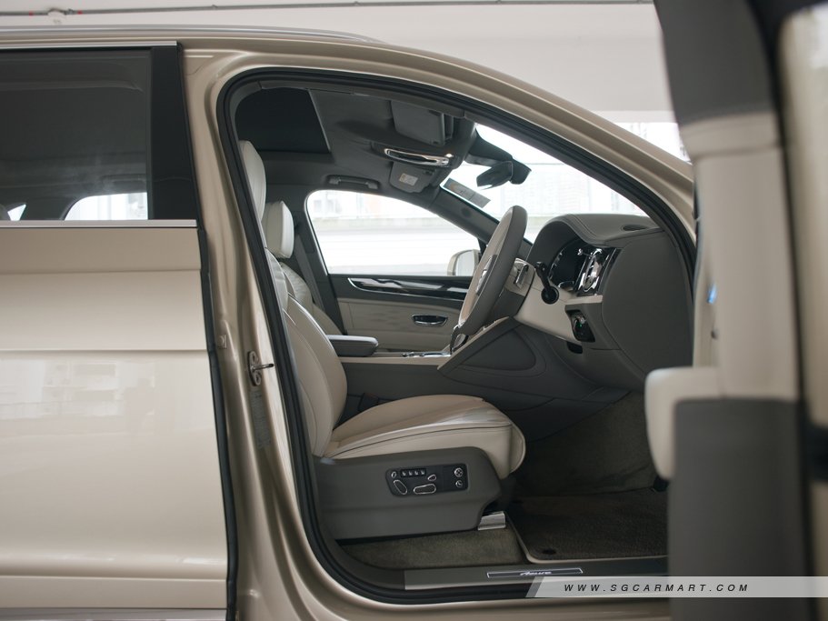 https://i.i-sgcm.com/new_cars/cars/12768/12768_g56