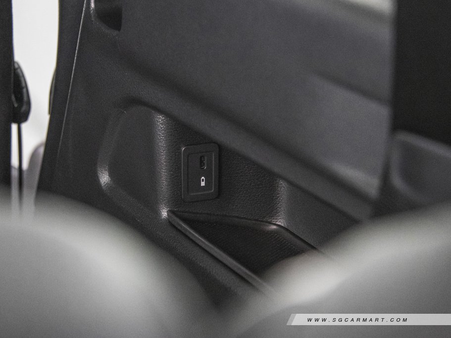 https://i.i-sgcm.com/new_cars/cars/12772/12772_g104