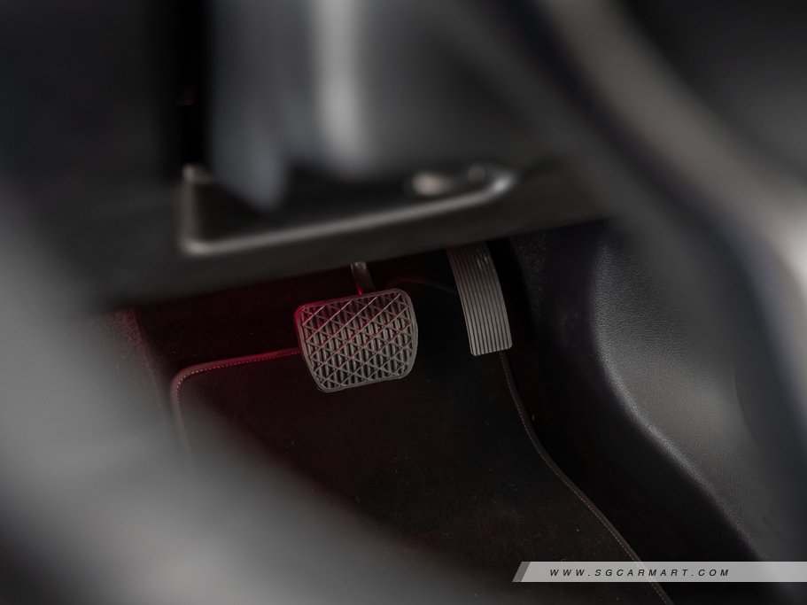 https://i.i-sgcm.com/new_cars/cars/12772/12772_g56