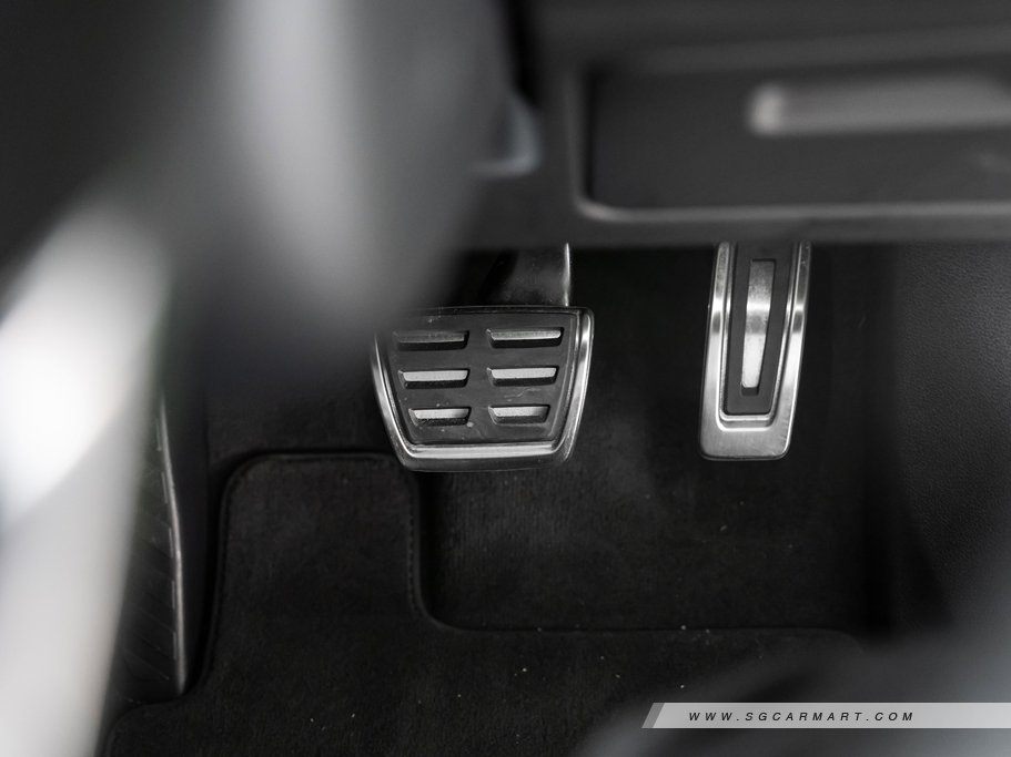 https://i.i-sgcm.com/new_cars/cars/12776/12776_g56