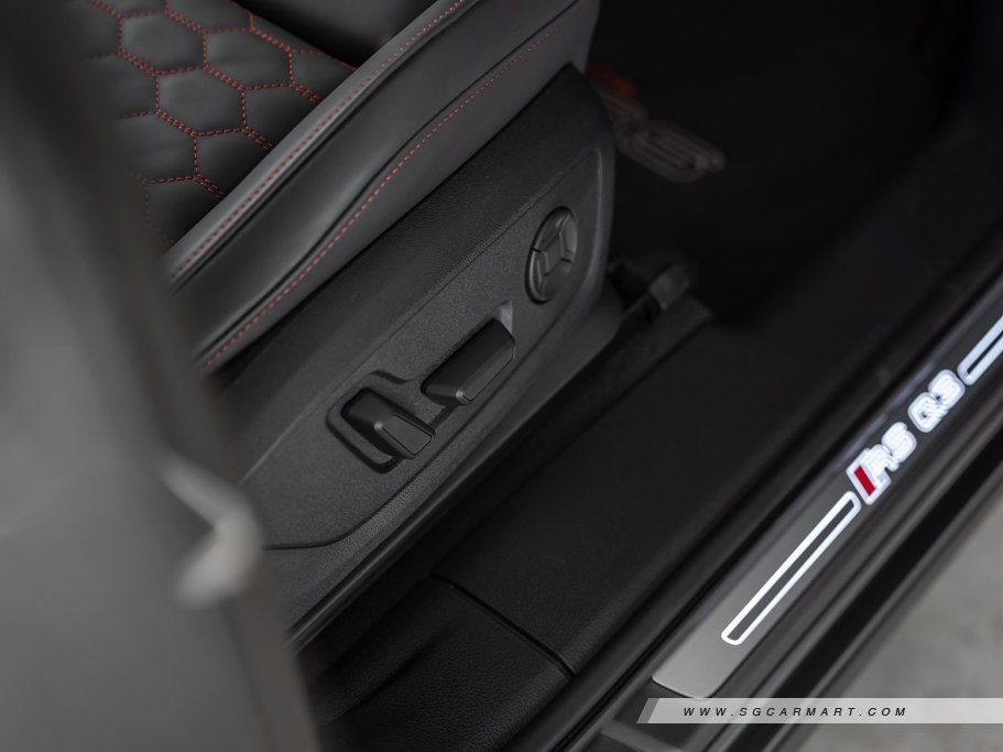 https://i.i-sgcm.com/new_cars/cars/12780/12780_g70