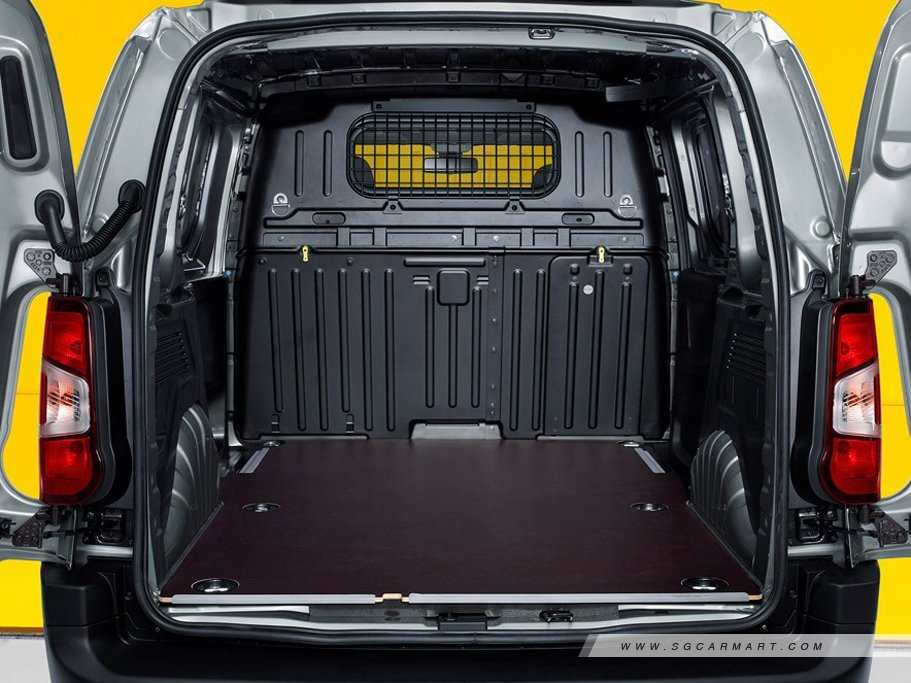 https://i.i-sgcm.com/new_cars/cars/12781/12781_g11