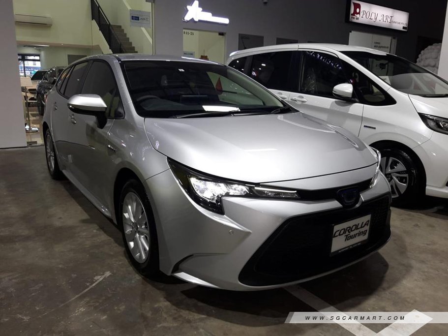 Toyota Corolla Touring Hybrid 1.8 S 2