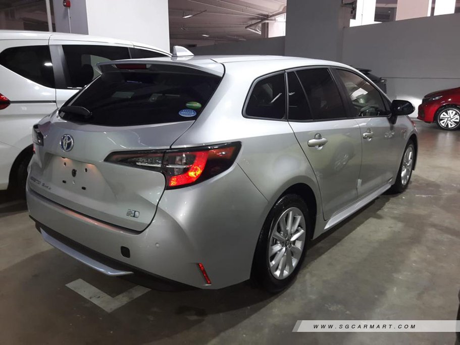 Toyota Corolla Touring Hybrid 1.8 S 3