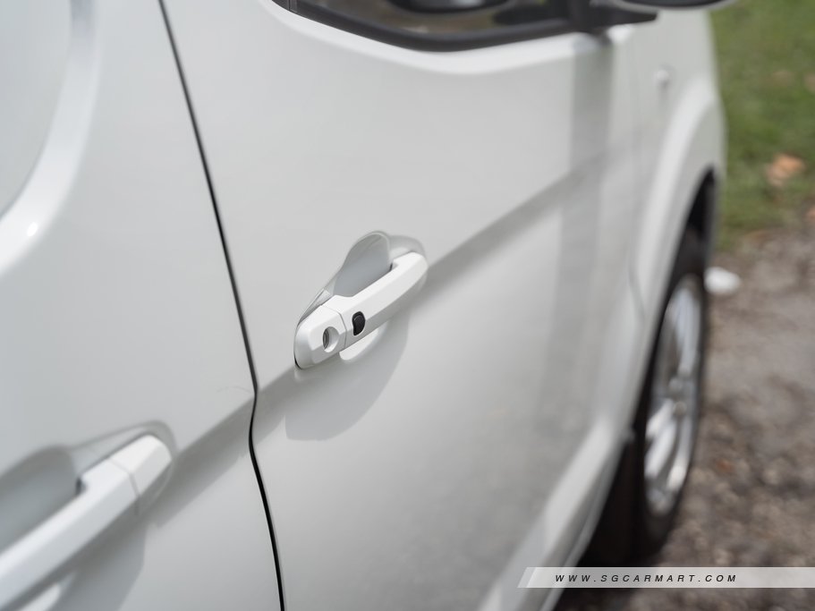 https://i.i-sgcm.com/new_cars/cars/12796/12796_g11