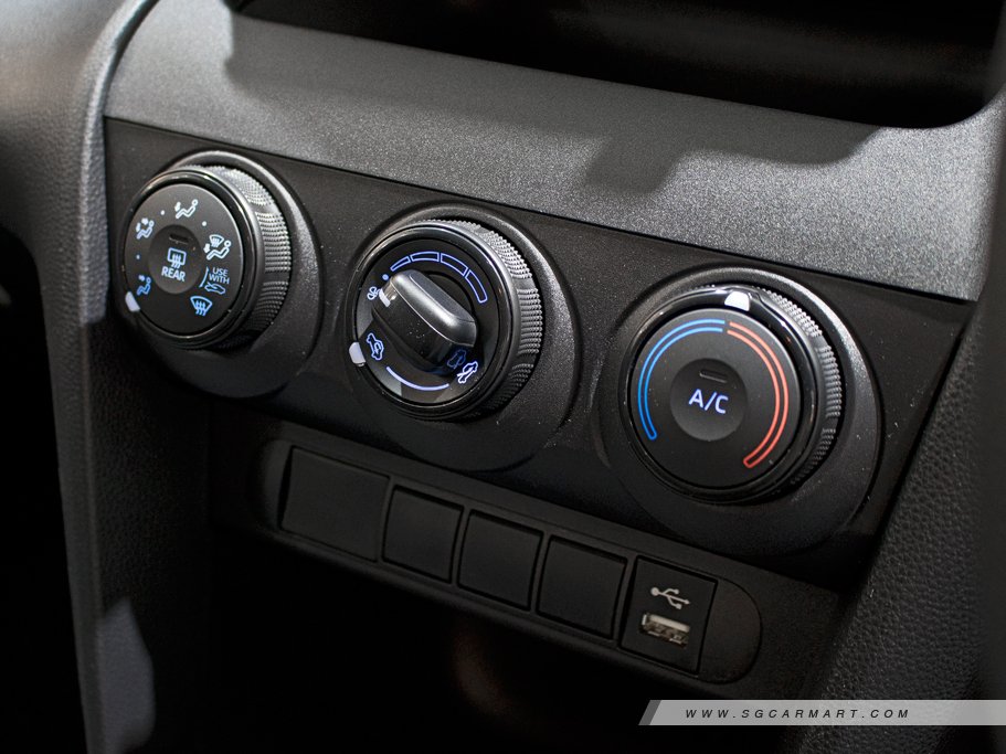https://i.i-sgcm.com/new_cars/cars/12801/12801_g16