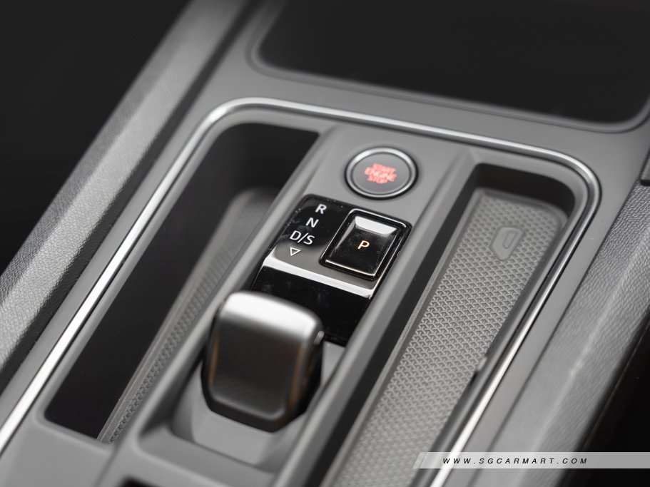https://i.i-sgcm.com/new_cars/cars/12806/12806_g109