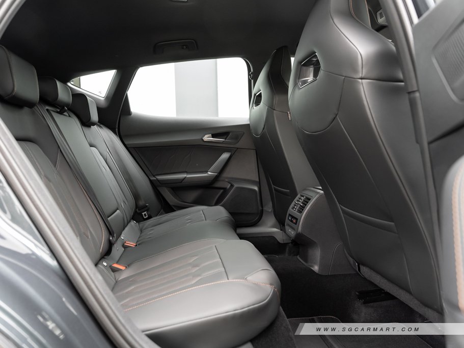 https://i.i-sgcm.com/new_cars/cars/12806/12806_g112