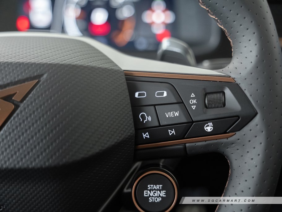 https://i.i-sgcm.com/new_cars/cars/12806/12806_g49