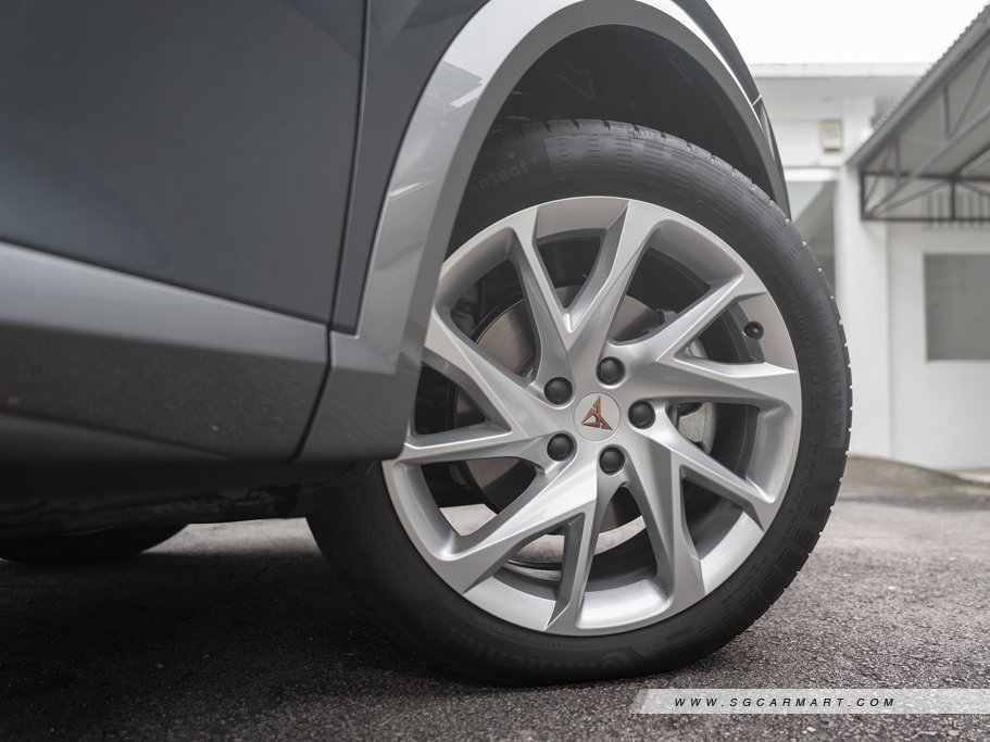 https://i.i-sgcm.com/new_cars/cars/12806/12806_g90