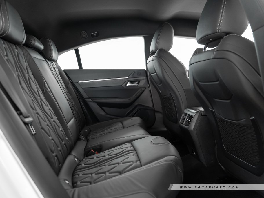 https://i.i-sgcm.com/new_cars/cars/12813/12813_g54