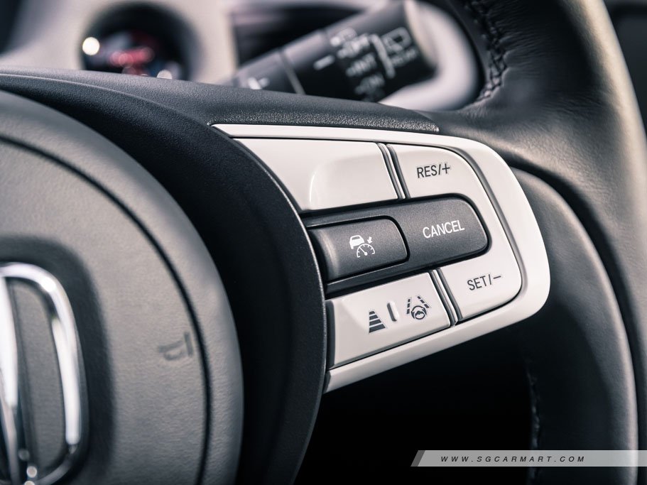 https://i.i-sgcm.com/new_cars/cars/12816/12816_g15