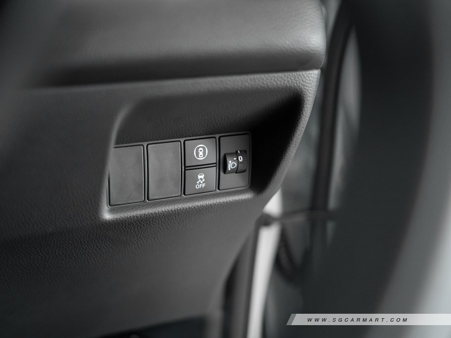 https://i.i-sgcm.com/new_cars/cars/12816/12816_g64
