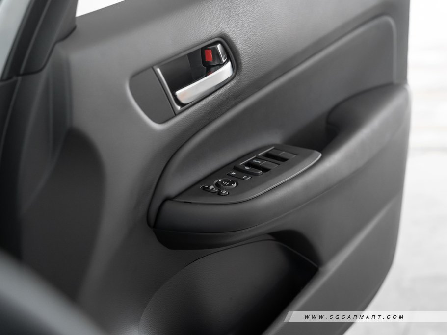 https://i.i-sgcm.com/new_cars/cars/12816/12816_g77