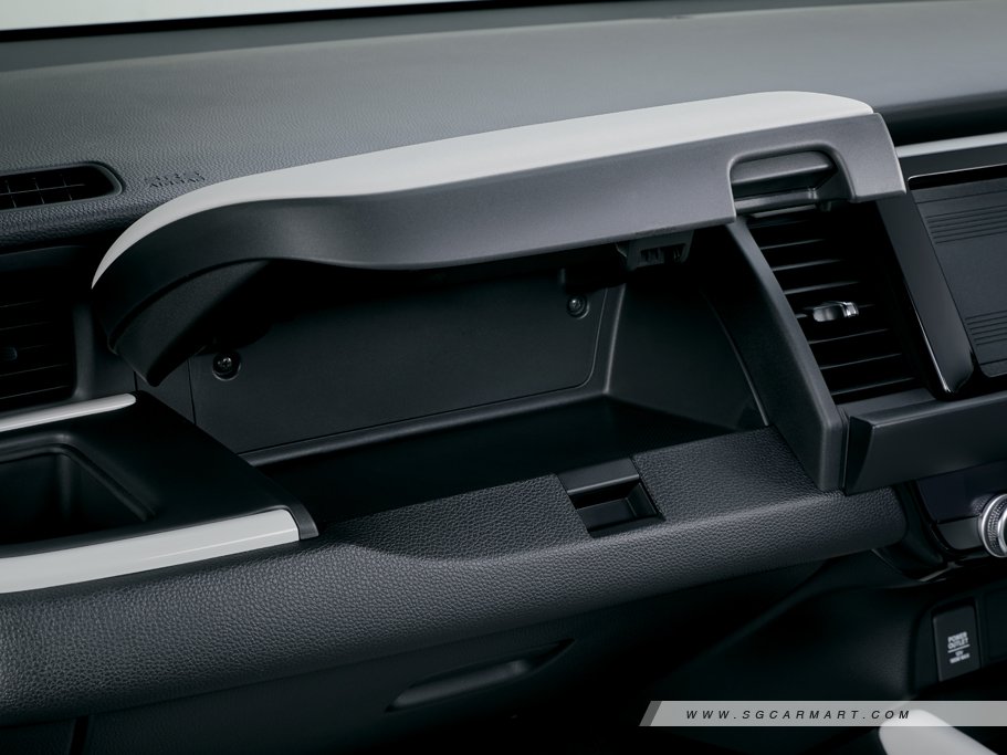 https://i.i-sgcm.com/new_cars/cars/12816/12816_g95