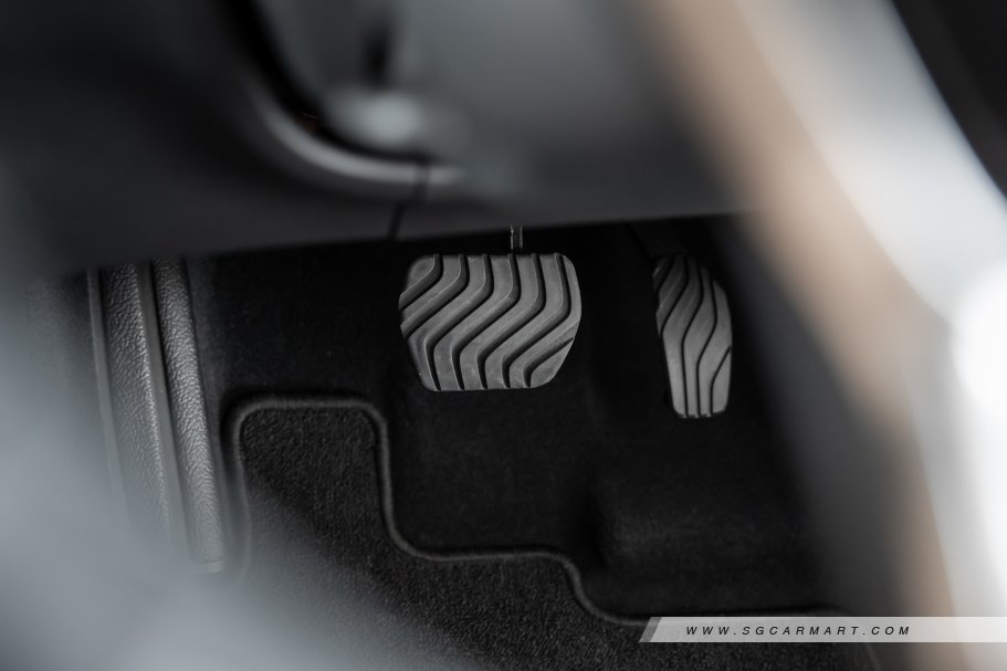 https://i.i-sgcm.com/new_cars/cars/12818/12818_g74