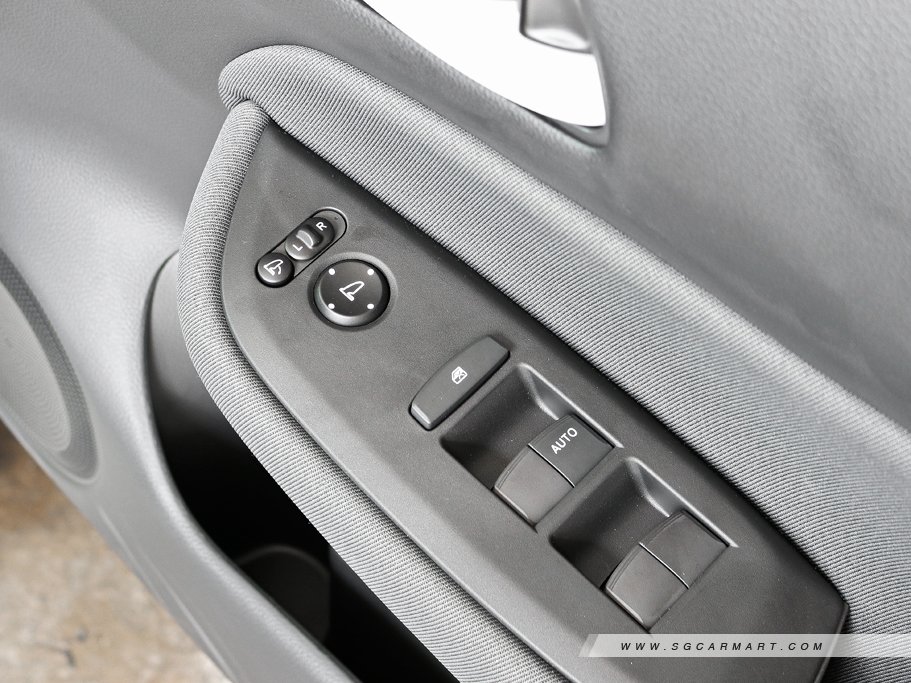 https://i.i-sgcm.com/new_cars/cars/12823/12823_g14