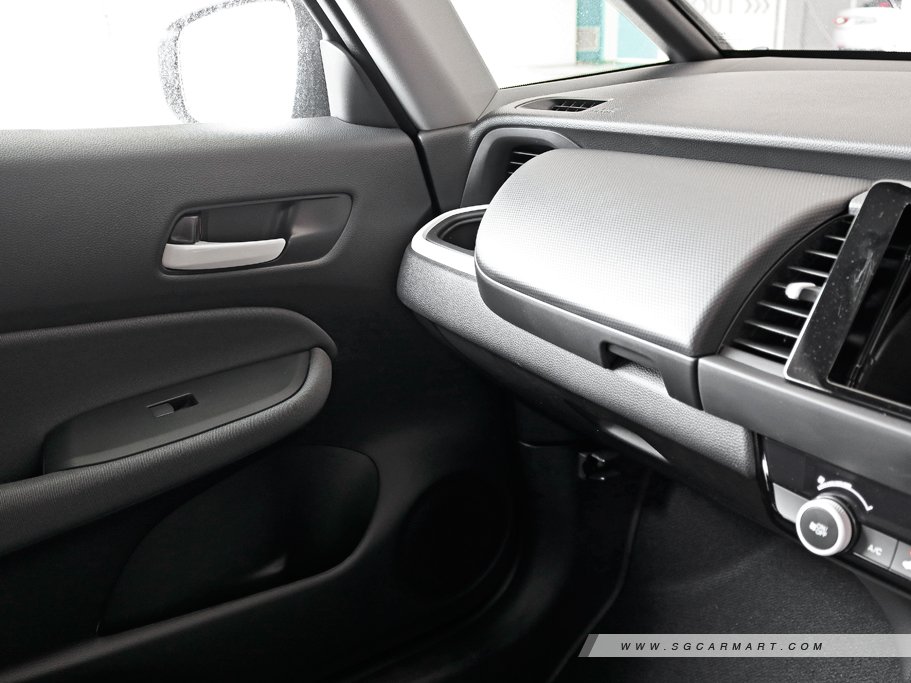 https://i.i-sgcm.com/new_cars/cars/12823/12823_g22