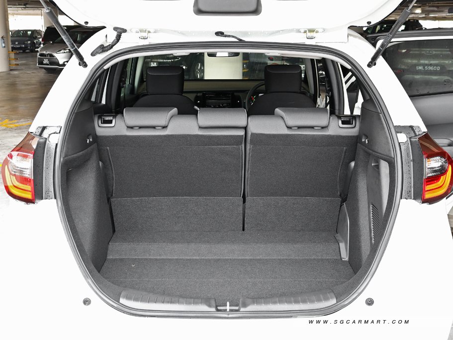 https://i.i-sgcm.com/new_cars/cars/12823/12823_g27