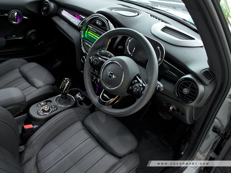 https://i.i-sgcm.com/new_cars/cars/12833/12833_g12