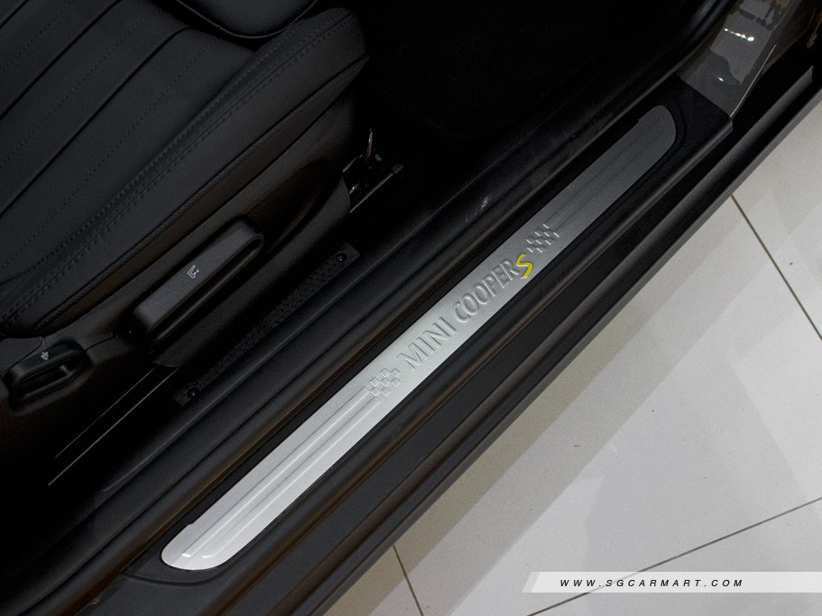 https://i.i-sgcm.com/new_cars/cars/12833/12833_g30