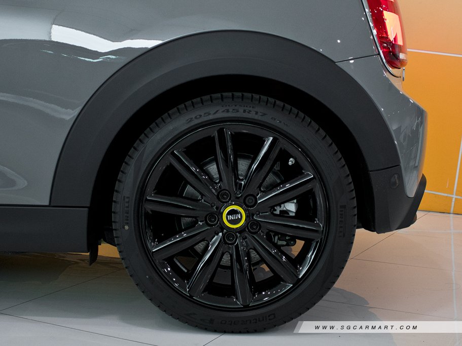 https://i.i-sgcm.com/new_cars/cars/12833/12833_g8