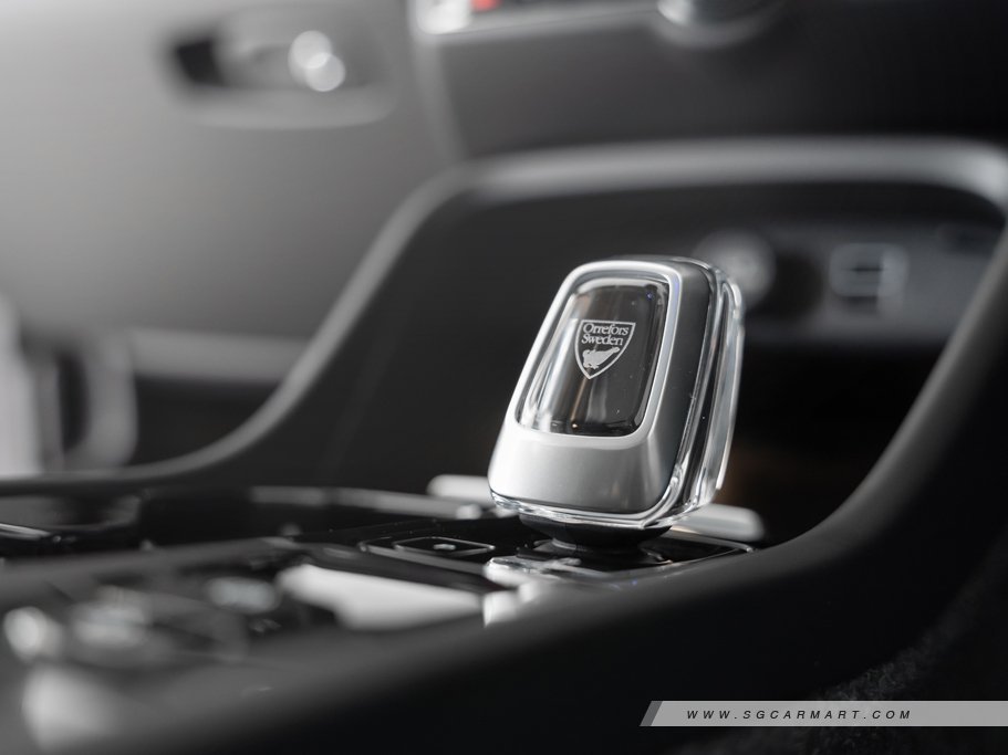 https://i.i-sgcm.com/new_cars/cars/12842/12842_g48