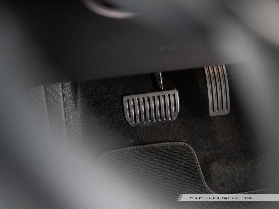 https://i.i-sgcm.com/new_cars/cars/12842/12842_g54
