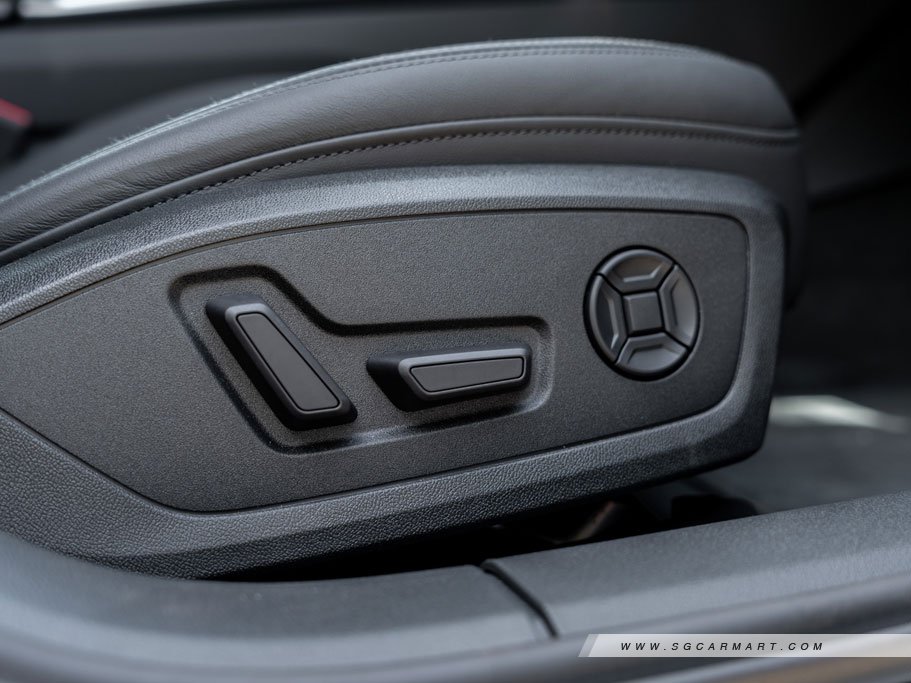 https://i.i-sgcm.com/new_cars/cars/12845/12845_g70