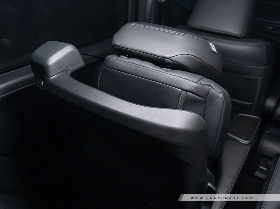 https://i.i-sgcm.com/new_cars/cars/12861/12861_g83