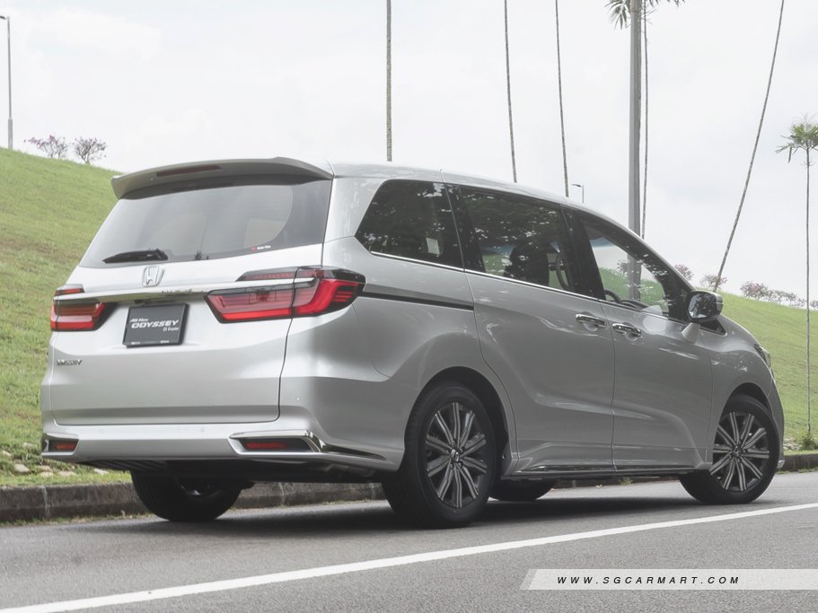 https://i.i-sgcm.com/new_cars/cars/12864/12864_g20