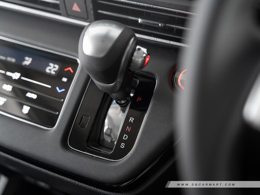 https://i.i-sgcm.com/new_cars/cars/12864/12864_g43