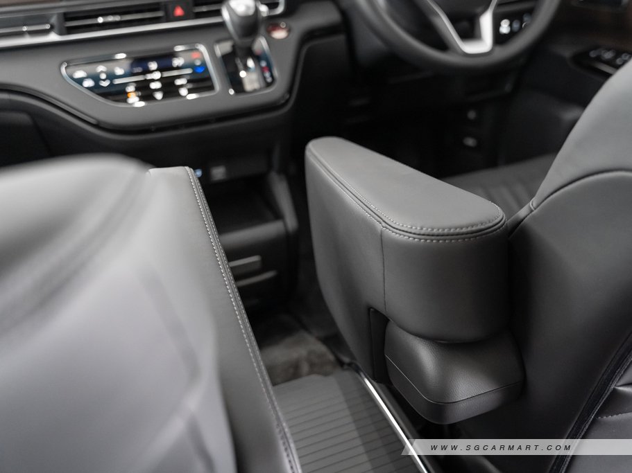 https://i.i-sgcm.com/new_cars/cars/12864/12864_g47