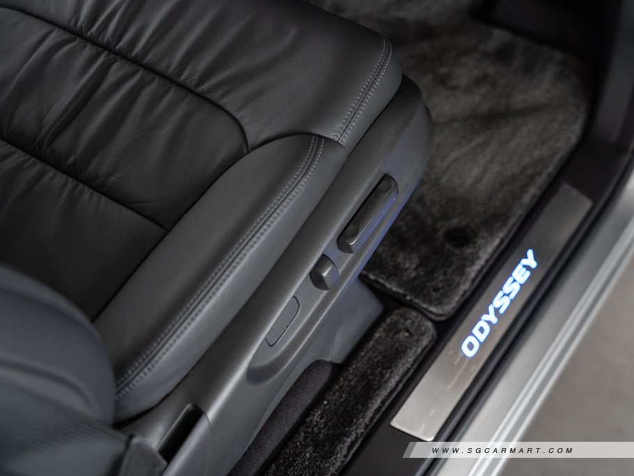 https://i.i-sgcm.com/new_cars/cars/12864/12864_g49