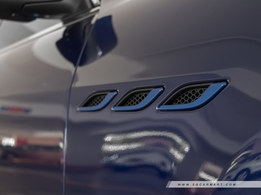 https://i.i-sgcm.com/new_cars/cars/12866/12866_g25