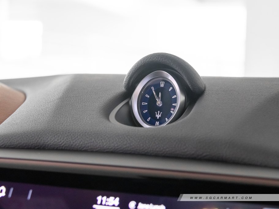 https://i.i-sgcm.com/new_cars/cars/12866/12866_g38
