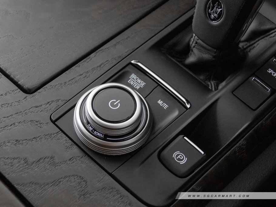 https://i.i-sgcm.com/new_cars/cars/12866/12866_g49