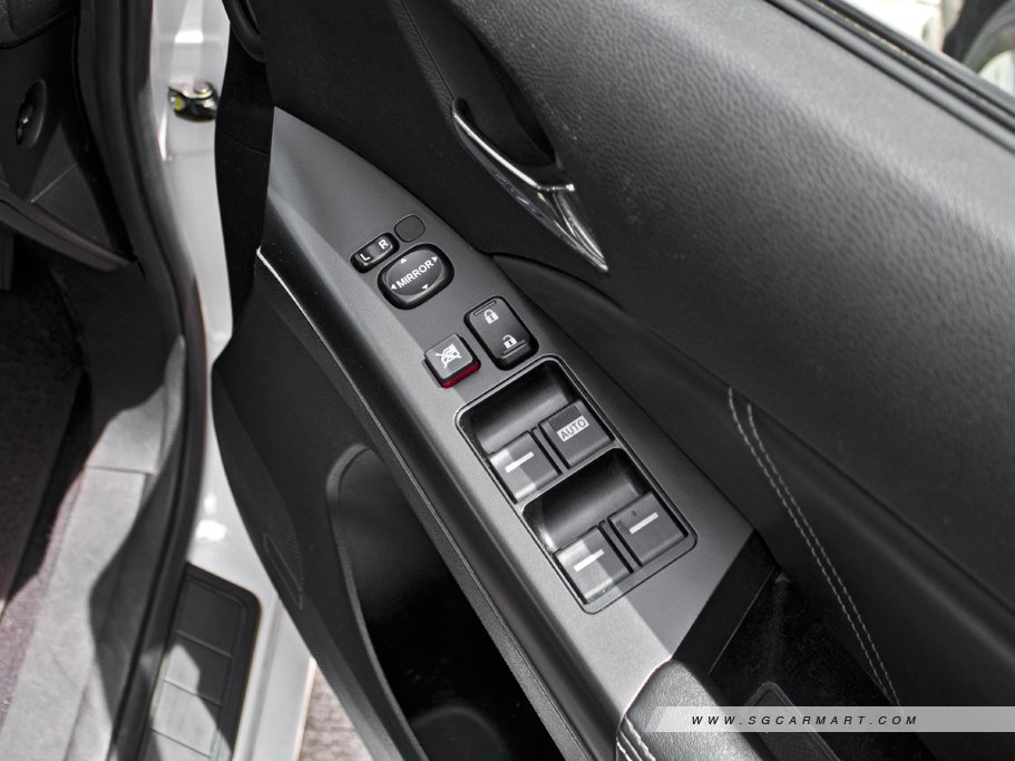 https://i.i-sgcm.com/new_cars/cars/12871/12871_g10
