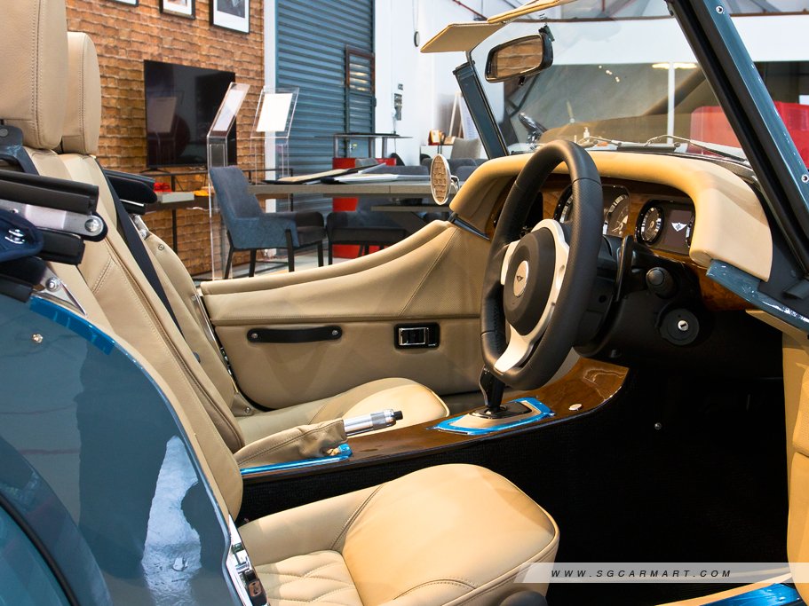 https://i.i-sgcm.com/new_cars/cars/12878/12878_g37