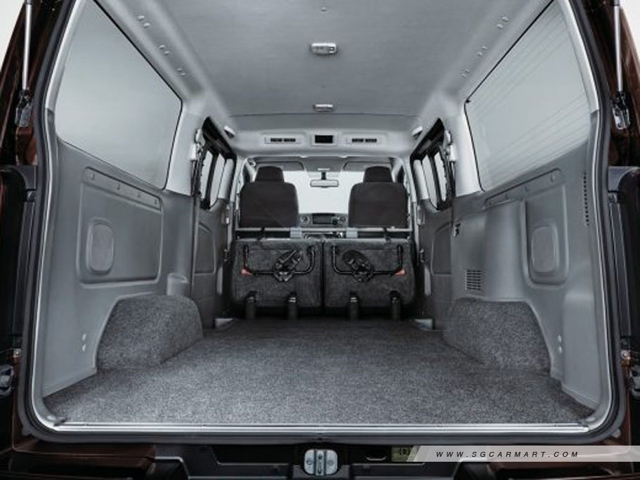 Nissan NV350 Petrol 13