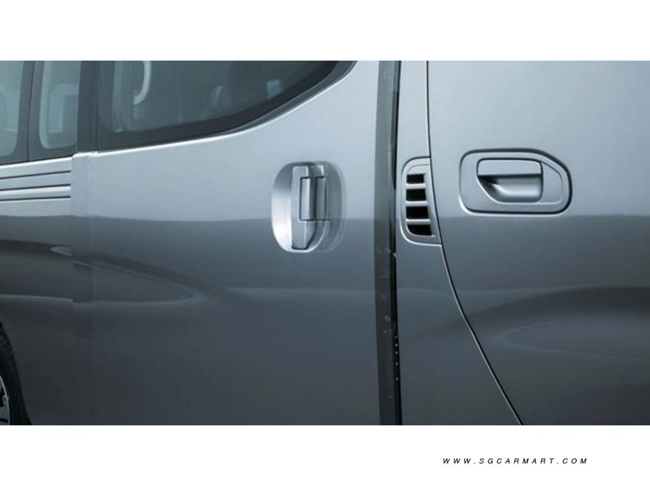Nissan NV350 Petrol 6