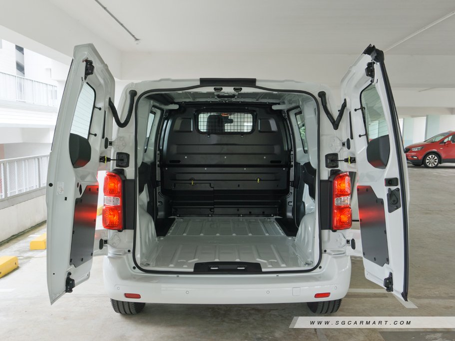 https://i.i-sgcm.com/new_cars/cars/12881/12881_g31