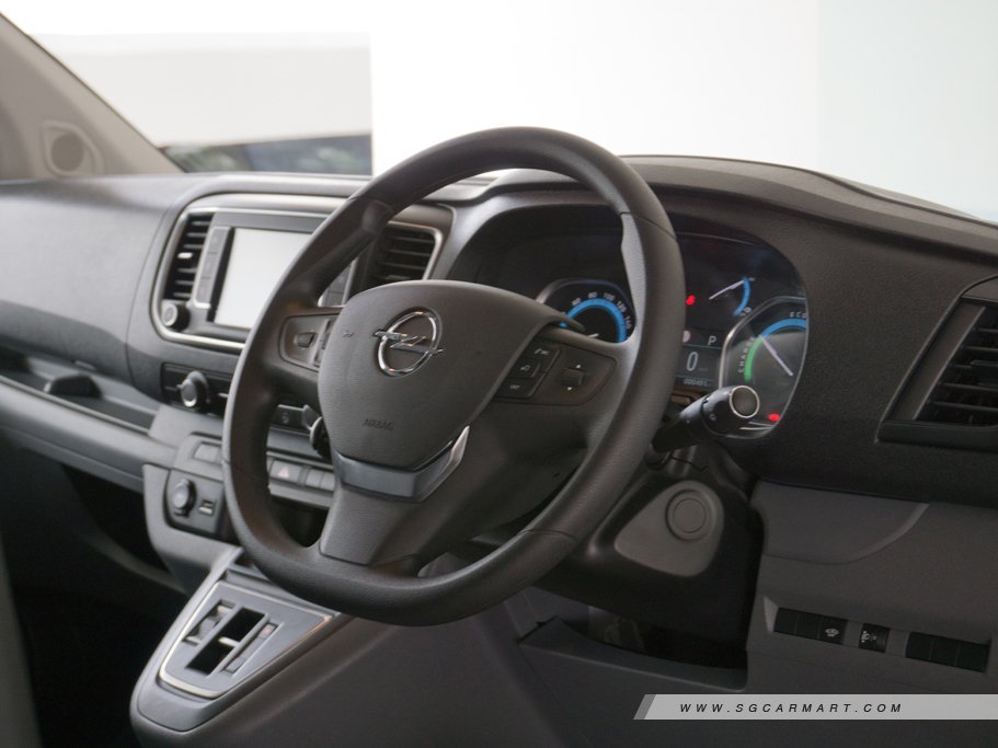 https://i.i-sgcm.com/new_cars/cars/12881/12881_g37