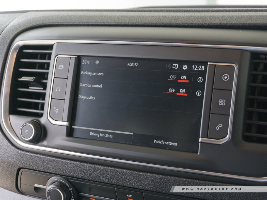 https://i.i-sgcm.com/new_cars/cars/12881/12881_g42
