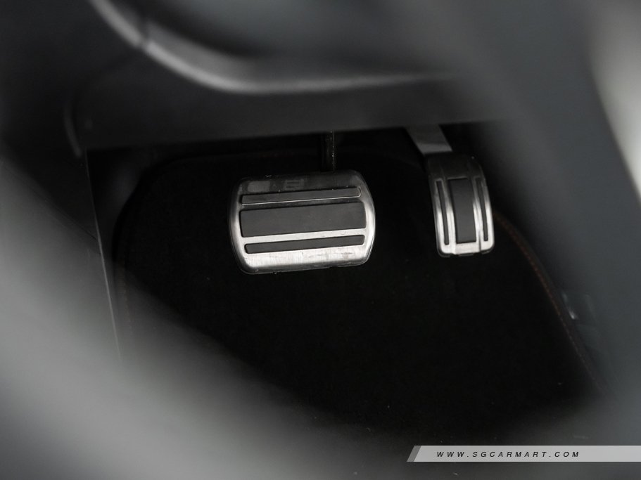 https://i.i-sgcm.com/new_cars/cars/12882/12882_g56